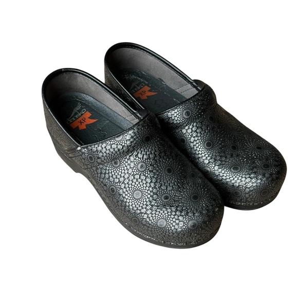 Dansko Pro XP Womens Clogs Black Medallion Embossed Leather 37 EU 7-7.5 US - Picture 4 of 10